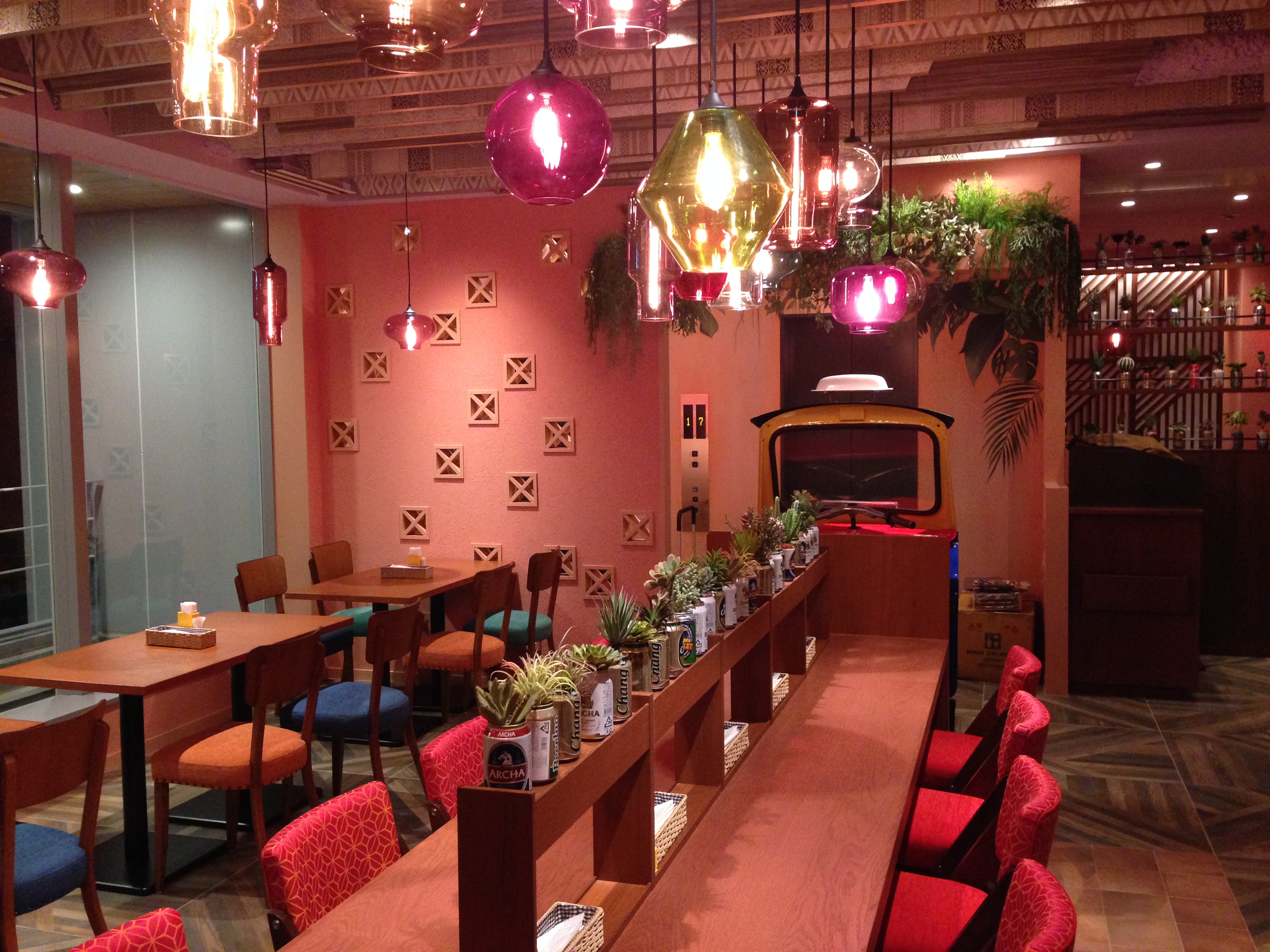 渋谷タイレストラン内装